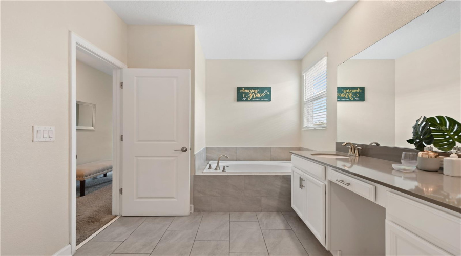 DAVENPORT, Florida 33896, 5 Bedrooms Bedrooms, ,5 BathroomsBathrooms,Residential,For Sale,DROP SHOT,0,MFRO6329138