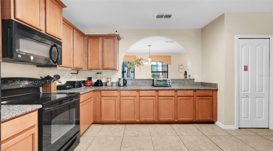 DAVENPORT, Florida 33896, 6 Bedrooms Bedrooms, ,5 BathroomsBathrooms,Residential,For Sale,CYPRESS POINTE,0,MFRO6342213
