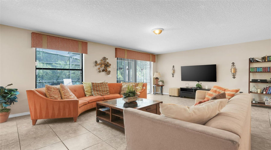 DAVENPORT, Florida 33896, 6 Bedrooms Bedrooms, ,5 BathroomsBathrooms,Residential,For Sale,CYPRESS POINTE,0,MFRO6342213