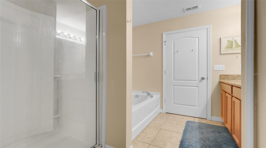DAVENPORT, Florida 33896, 6 Bedrooms Bedrooms, ,5 BathroomsBathrooms,Residential,For Sale,CYPRESS POINTE,0,MFRO6342213