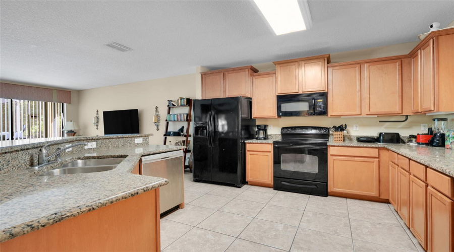 DAVENPORT, Florida 33896, 6 Bedrooms Bedrooms, ,5 BathroomsBathrooms,Residential,For Sale,CYPRESS POINTE,0,MFRO6342213