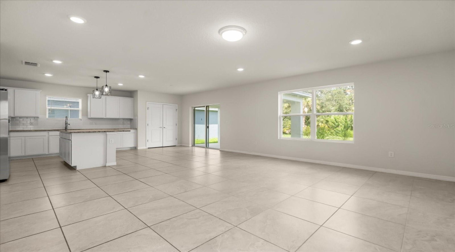 KISSIMMEE, Florida 34746, 4 Bedrooms Bedrooms, ,3 BathroomsBathrooms,Residential,For Sale,ROYAL POINT,0,MFRO6342253