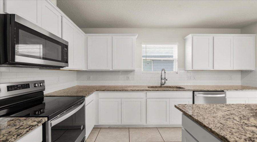 KISSIMMEE, Florida 34746, 4 Bedrooms Bedrooms, ,3 BathroomsBathrooms,Residential,For Sale,ROYAL POINT,0,MFRO6342253
