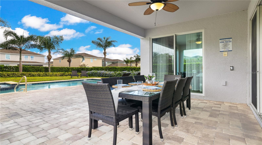 Pool-Side Dining!