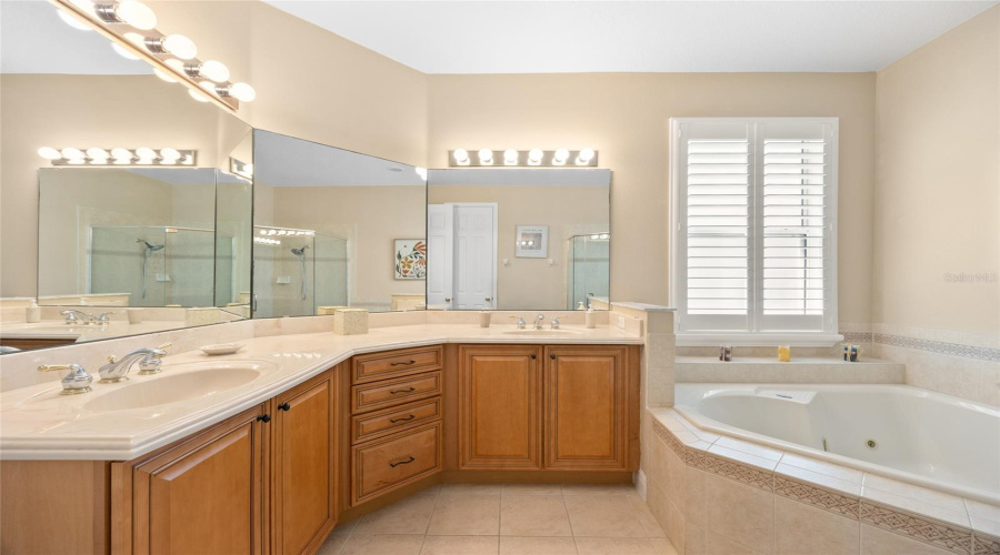 MASTER BATHROOM WITH DUAL SINKS