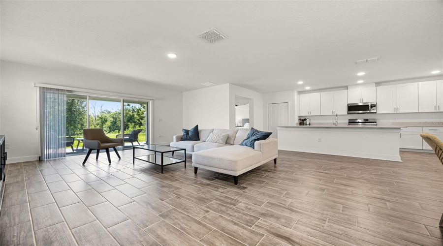 DAVENPORT, Florida 33837, 4 Bedrooms Bedrooms, ,3 BathroomsBathrooms,Residential,For Sale,OAK BLUFF,0,MFRO6321580
