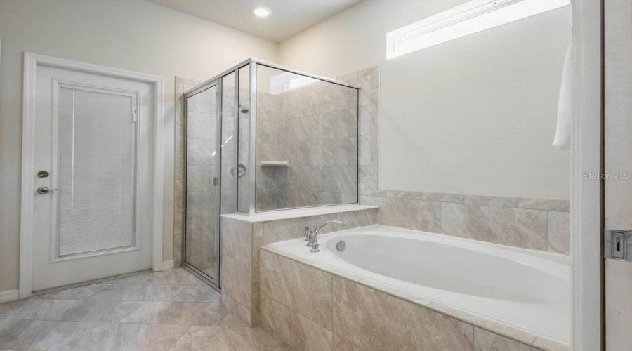 DAVENPORT, Florida 33897, 10 Bedrooms Bedrooms, ,8 BathroomsBathrooms,Residential,For Sale,LELANI,0,MFRO6341538