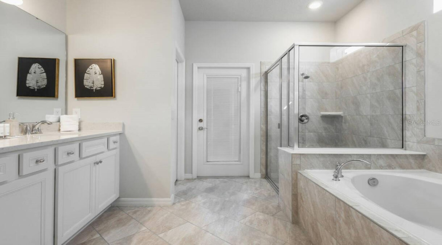 DAVENPORT, Florida 33897, 10 Bedrooms Bedrooms, ,8 BathroomsBathrooms,Residential,For Sale,LELANI,0,MFRO6341538