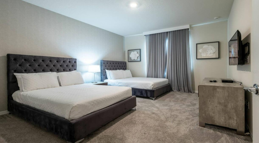DAVENPORT, Florida 33897, 10 Bedrooms Bedrooms, ,8 BathroomsBathrooms,Residential,For Sale,LELANI,0,MFRO6341538