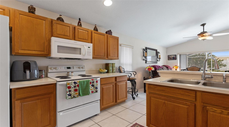 DAVENPORT, Florida 33897, 4 Bedrooms Bedrooms, ,2 BathroomsBathrooms,Residential,For Sale,HALSTEAD,0,MFRL4955691