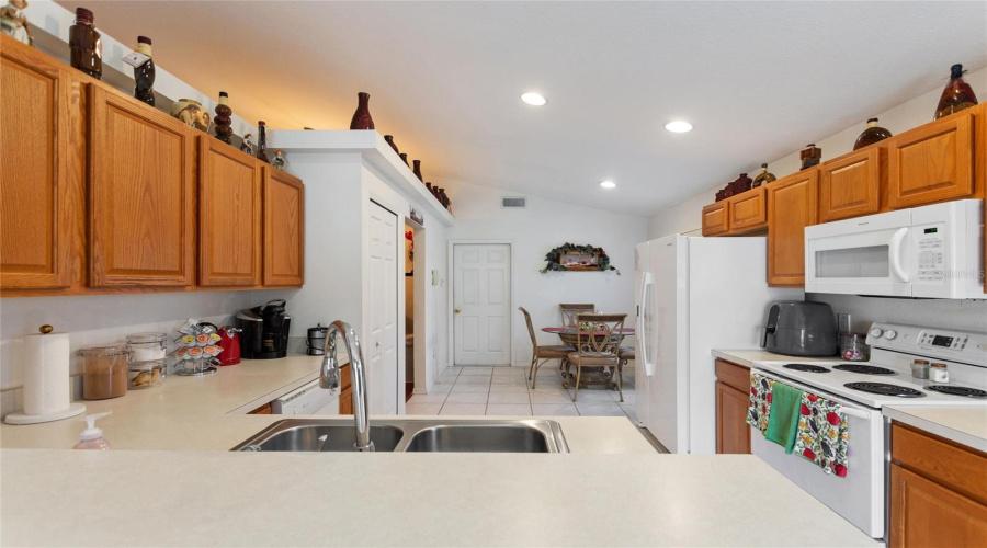 DAVENPORT, Florida 33897, 4 Bedrooms Bedrooms, ,2 BathroomsBathrooms,Residential,For Sale,HALSTEAD,0,MFRL4955691