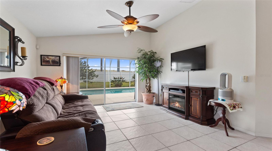 DAVENPORT, Florida 33897, 4 Bedrooms Bedrooms, ,2 BathroomsBathrooms,Residential,For Sale,HALSTEAD,0,MFRL4955691