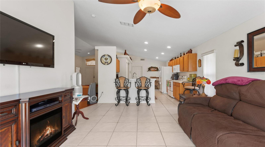 DAVENPORT, Florida 33897, 4 Bedrooms Bedrooms, ,2 BathroomsBathrooms,Residential,For Sale,HALSTEAD,0,MFRL4955691