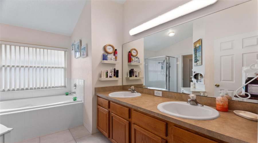 DAVENPORT, Florida 33897, 4 Bedrooms Bedrooms, ,2 BathroomsBathrooms,Residential,For Sale,HALSTEAD,0,MFRL4955691