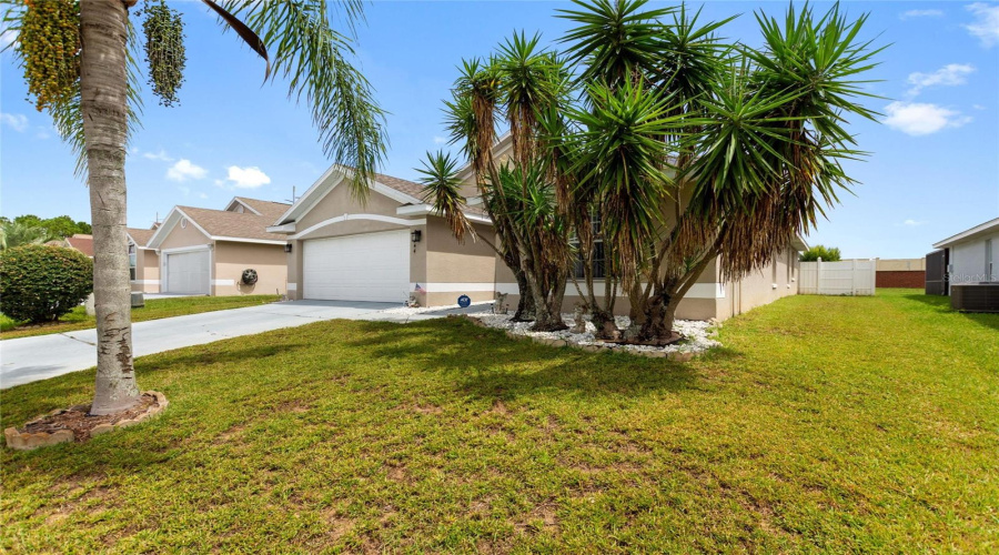 DAVENPORT, Florida 33897, 4 Bedrooms Bedrooms, ,2 BathroomsBathrooms,Residential,For Sale,HALSTEAD,0,MFRL4955691