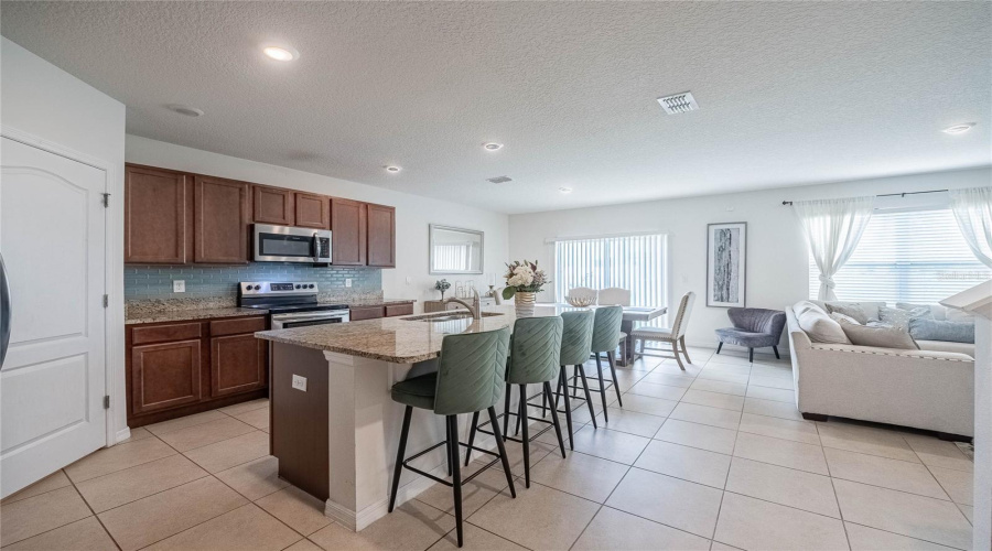 DAVENPORT, Florida 33837, 5 Bedrooms Bedrooms, ,3 BathroomsBathrooms,Residential,For Sale,LUDISIA,0,MFRL4955078