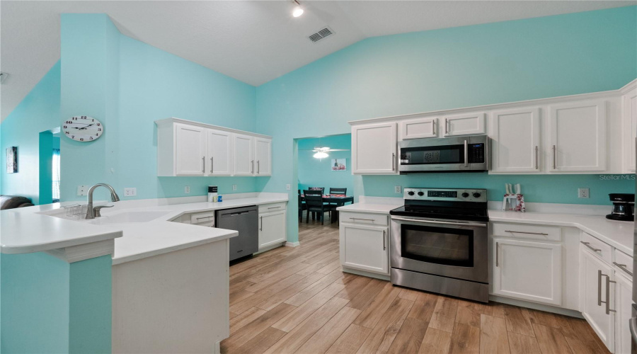DAVENPORT, Florida 33896, 4 Bedrooms Bedrooms, ,3 BathroomsBathrooms,Residential,For Sale,SANDY RIDGE,0,MFRO6342621