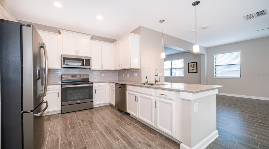 DAVENPORT, Florida 33896, 4 Bedrooms Bedrooms, ,3 BathroomsBathrooms,Residential,For Sale,PAYNE STEWART,0,MFRO6341046