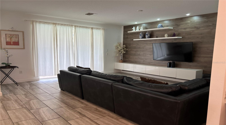 KISSIMMEE, Florida 34746, 6 Bedrooms Bedrooms, ,5 BathroomsBathrooms,Residential,For Sale,SLEEPY HOLLOW,0,MFRO6341605