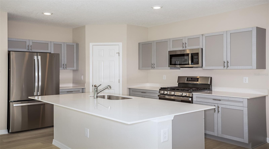 DAVENPORT, Florida 33837, 4 Bedrooms Bedrooms, ,2 BathroomsBathrooms,Residential,For Sale,ROLLING LAKE,0,MFRTB8415011