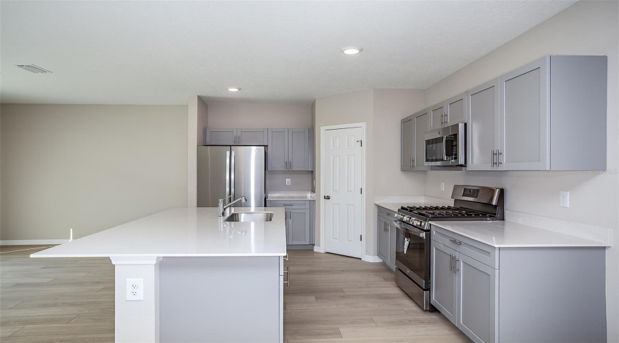 DAVENPORT, Florida 33837, 4 Bedrooms Bedrooms, ,2 BathroomsBathrooms,Residential,For Sale,ROLLING LAKE,0,MFRTB8415011