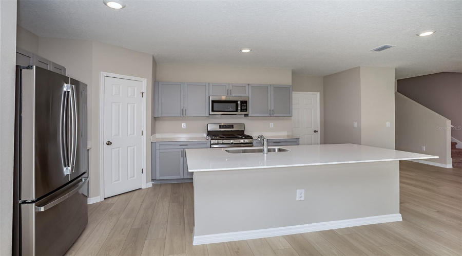 DAVENPORT, Florida 33837, 4 Bedrooms Bedrooms, ,2 BathroomsBathrooms,Residential,For Sale,ROLLING LAKE,0,MFRTB8415011