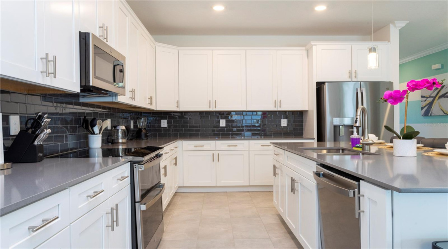 KISSIMMEE, Florida 34746, 6 Bedrooms Bedrooms, ,5 BathroomsBathrooms,Residential,For Sale,SCENE,0,MFRO6342886