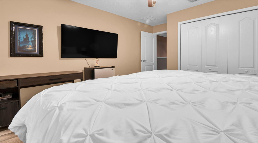 Guest bedroom