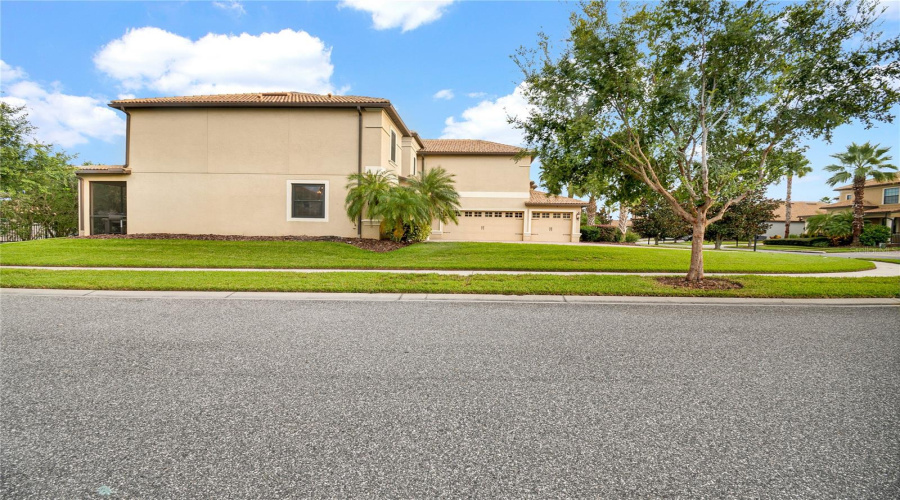 DAVENPORT, Florida 33896, 5 Bedrooms Bedrooms, ,3 BathroomsBathrooms,Residential,For Sale,GLENEAGLES,0,MFRO6342983