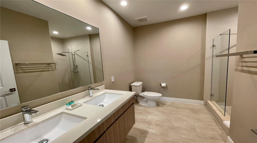 KISSIMMEE, Florida 34747, 4 Bedrooms Bedrooms, ,4 BathroomsBathrooms,Residential,For Sale,BROOKLYN,0,MFRO6342014