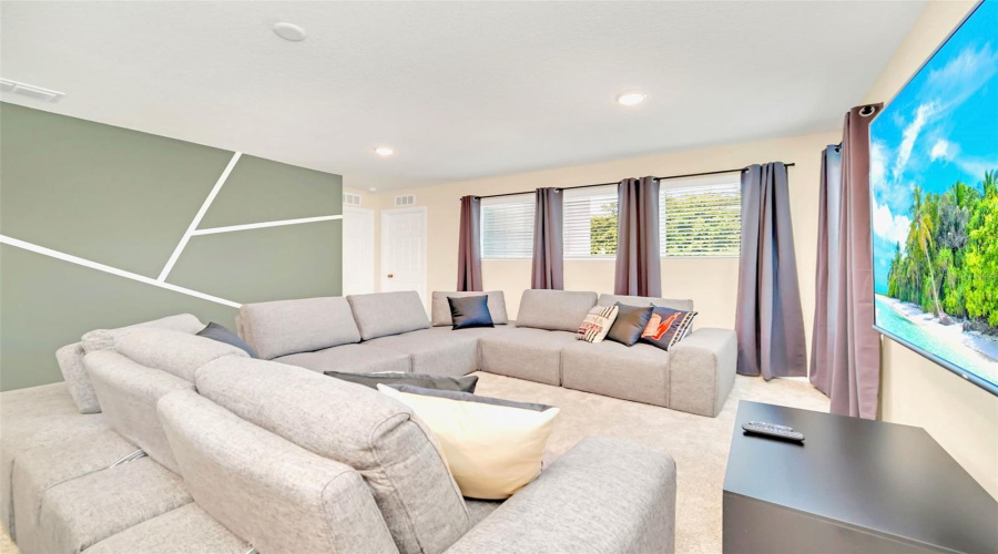 KISSIMMEE, Florida 34747, 7 Bedrooms Bedrooms, ,6 BathroomsBathrooms,Residential,For Sale,TROPICAL PALMS,0,MFRTB8423435