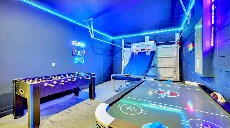 KISSIMMEE, Florida 34747, 7 Bedrooms Bedrooms, ,6 BathroomsBathrooms,Residential,For Sale,TROPICAL PALMS,0,MFRTB8423435