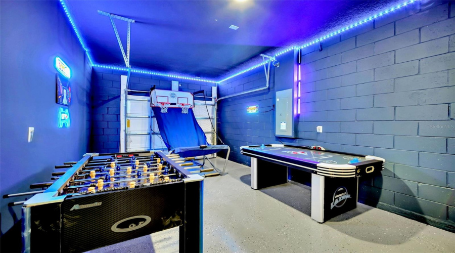 KISSIMMEE, Florida 34747, 7 Bedrooms Bedrooms, ,6 BathroomsBathrooms,Residential,For Sale,TROPICAL PALMS,0,MFRTB8423435