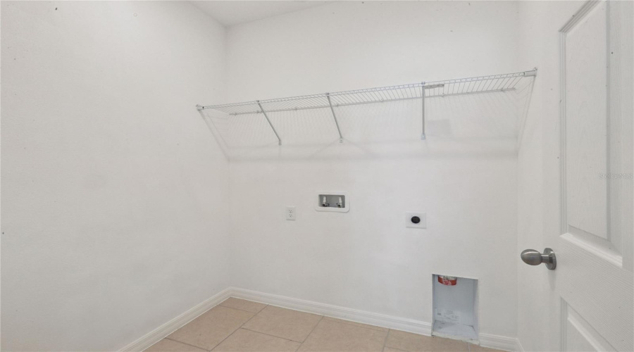 DAVENPORT, Florida 33837, 4 Bedrooms Bedrooms, ,2 BathroomsBathrooms,Residential,For Sale,SWAN SWIM,0,MFRO6342530