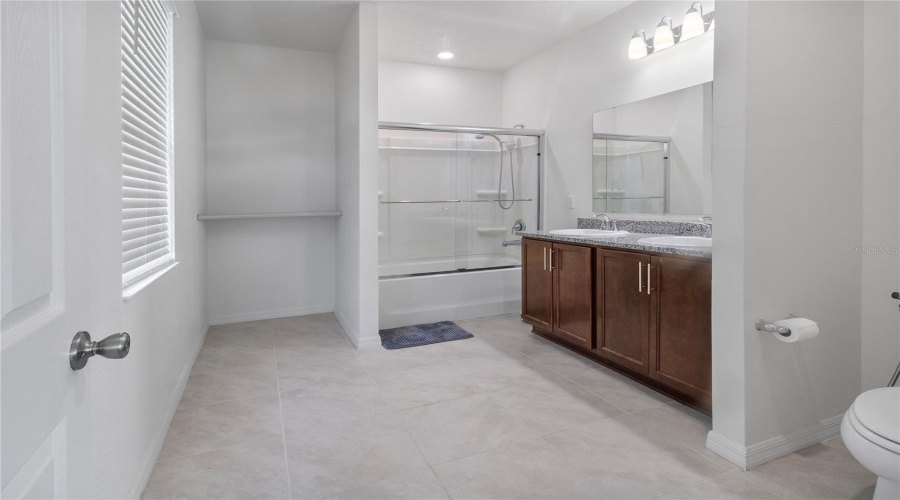 DAVENPORT, Florida 33896, 4 Bedrooms Bedrooms, ,2 BathroomsBathrooms,Residential,For Sale,HOOTON,0,MFRS5134382