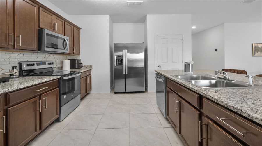 DAVENPORT, Florida 33896, 4 Bedrooms Bedrooms, ,2 BathroomsBathrooms,Residential,For Sale,HOOTON,0,MFRS5134382