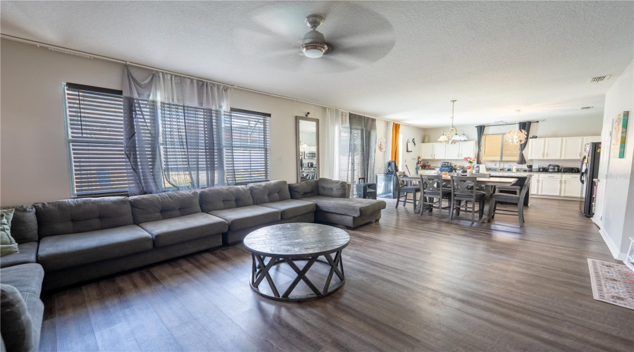 DAVENPORT, Florida 33896, 5 Bedrooms Bedrooms, ,4 BathroomsBathrooms,Residential,For Sale,FOREST VIEW,0,MFRO6341921