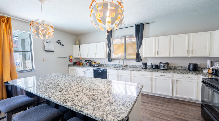 DAVENPORT, Florida 33896, 5 Bedrooms Bedrooms, ,4 BathroomsBathrooms,Residential,For Sale,FOREST VIEW,0,MFRO6341921