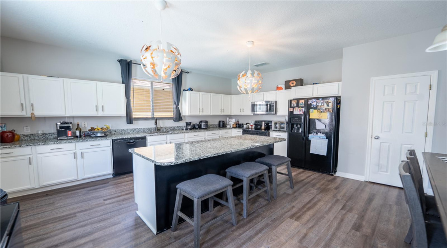 DAVENPORT, Florida 33896, 5 Bedrooms Bedrooms, ,4 BathroomsBathrooms,Residential,For Sale,FOREST VIEW,0,MFRO6341921