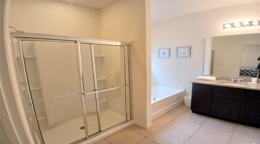 DAVENPORT, Florida 33837, 5 Bedrooms Bedrooms, ,4 BathroomsBathrooms,Residential,For Sale,WILDWOOD,0,MFRTB8426096