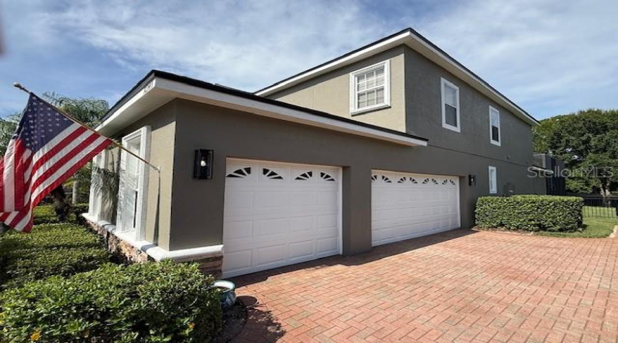 3 car side garage