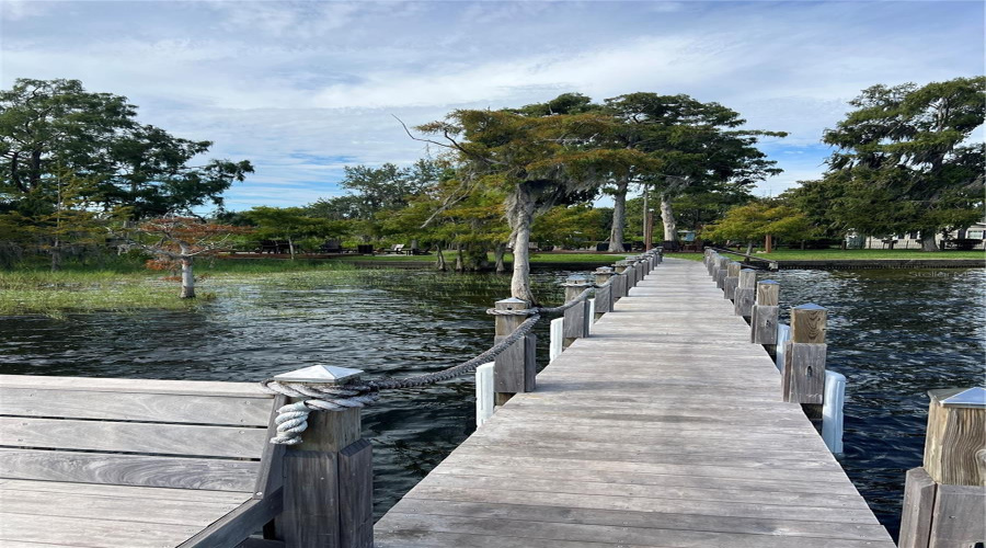 5 spots for weekly mooring