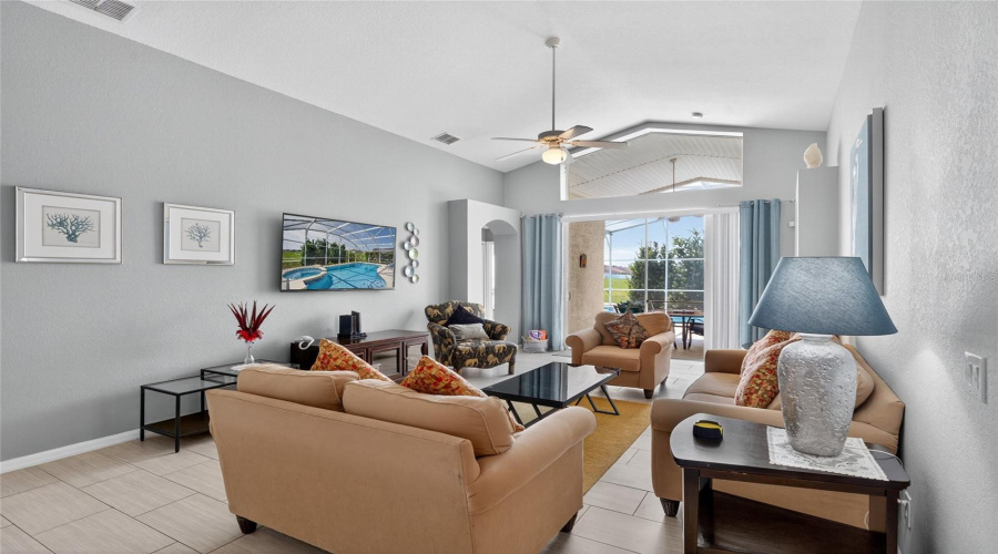 DAVENPORT, Florida 33896, 4 Bedrooms Bedrooms, ,3 BathroomsBathrooms,Residential,For Sale,WINDSOR,0,MFRS5134465