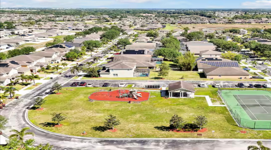 DAVENPORT, Florida 33837, 5 Bedrooms Bedrooms, ,3 BathroomsBathrooms,Residential,For Sale,CADIZ,0,MFRS5130592