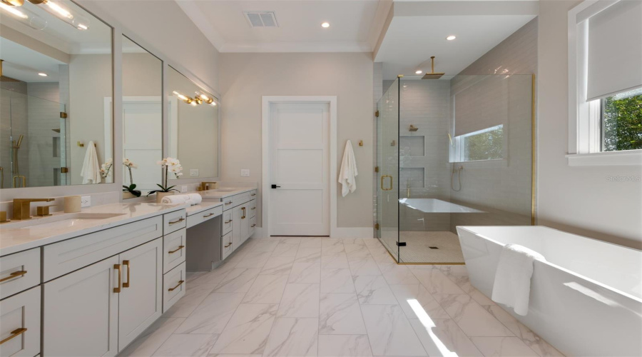 ORLANDO, Florida 32836, 5 Bedrooms Bedrooms, ,4 BathroomsBathrooms,Residential,For Sale,SHEEN SOUND,0,MFRO6343123