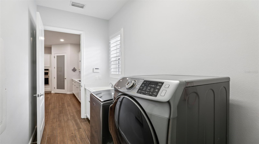 DAVENPORT, Florida 33837, 4 Bedrooms Bedrooms, ,3 BathroomsBathrooms,Residential,For Sale,LANCASTER RIDGE,0,MFRO6343388