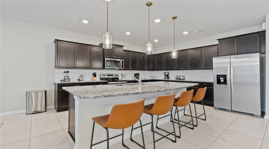 DAVENPORT, Florida 33897, 10 Bedrooms Bedrooms, ,8 BathroomsBathrooms,Residential,For Sale,LANA AVENUE,0,MFRO6290305