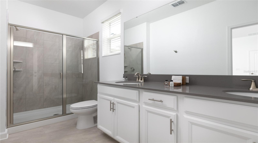 KISSIMMEE, Florida 34746, 5 Bedrooms Bedrooms, ,5 BathroomsBathrooms,Residential,For Sale,PARAGRAPH DR,0,MFRS5127194