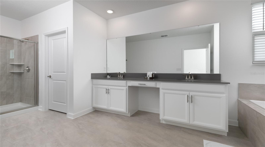 KISSIMMEE, Florida 34746, 5 Bedrooms Bedrooms, ,5 BathroomsBathrooms,Residential,For Sale,PARAGRAPH DR,0,MFRS5127194