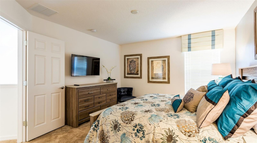 DAVENPORT, Florida 33837, 6 Bedrooms Bedrooms, ,5 BathroomsBathrooms,Residential,For Sale,CROFTON,0,MFRS5120801